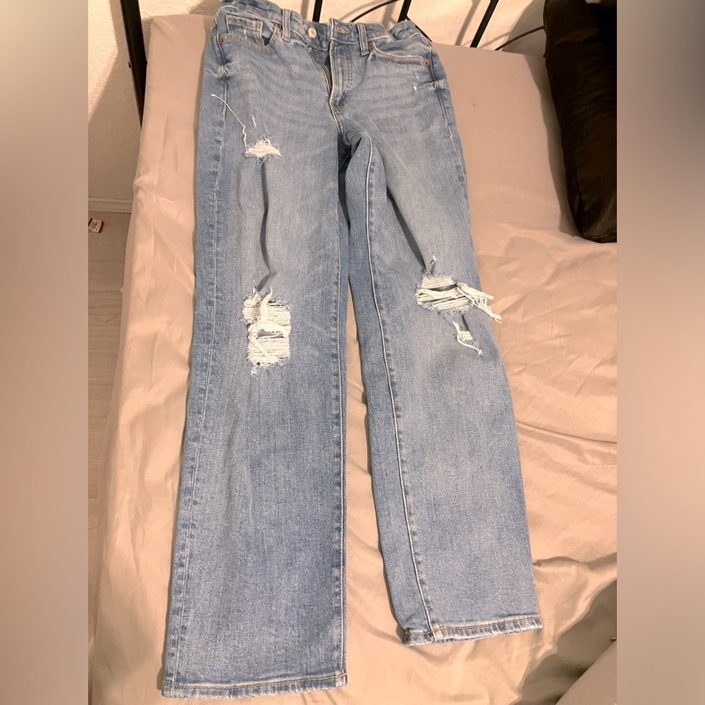 Old navy blue jeans, size 4. Worn 2-3 times, kept well and are ripped at knees